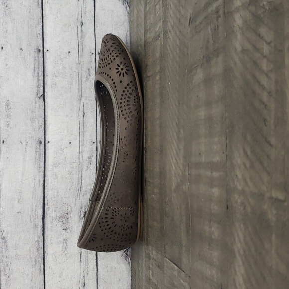 Sun & Stone-Sophia Sunburst Perforated Round Toe Slip-On Flats Brown Size 6M - Picture 4 of 9